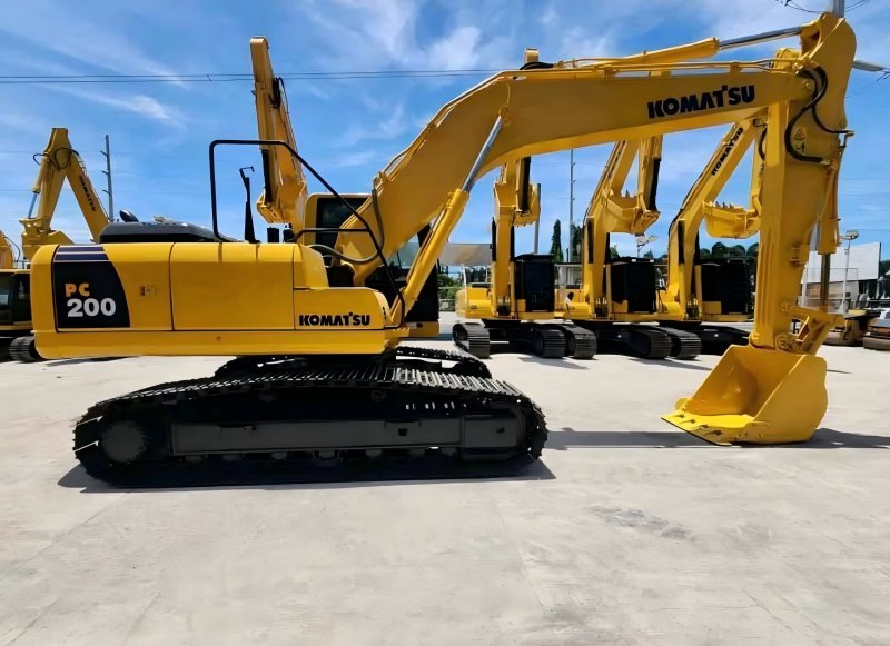 Komatsu PC200-8MO
